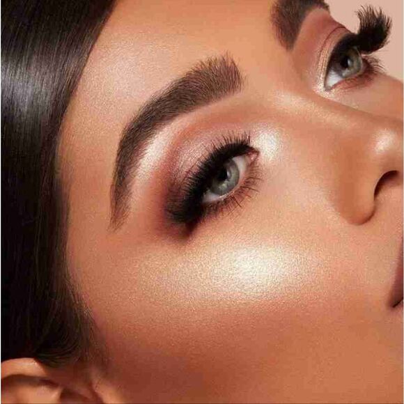 Clinique Celebration Pop Highlighter in Gold Celebration - Picture 5 of 12